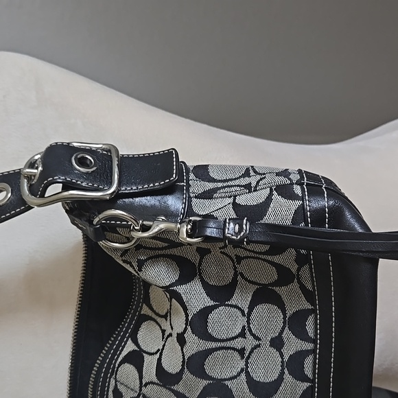 Coach Stylish Black and Cream Designer Women's Bag - Picture 4 of 6